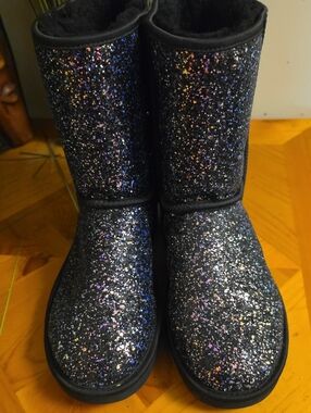 Like New UGG Classic Glitter Boots